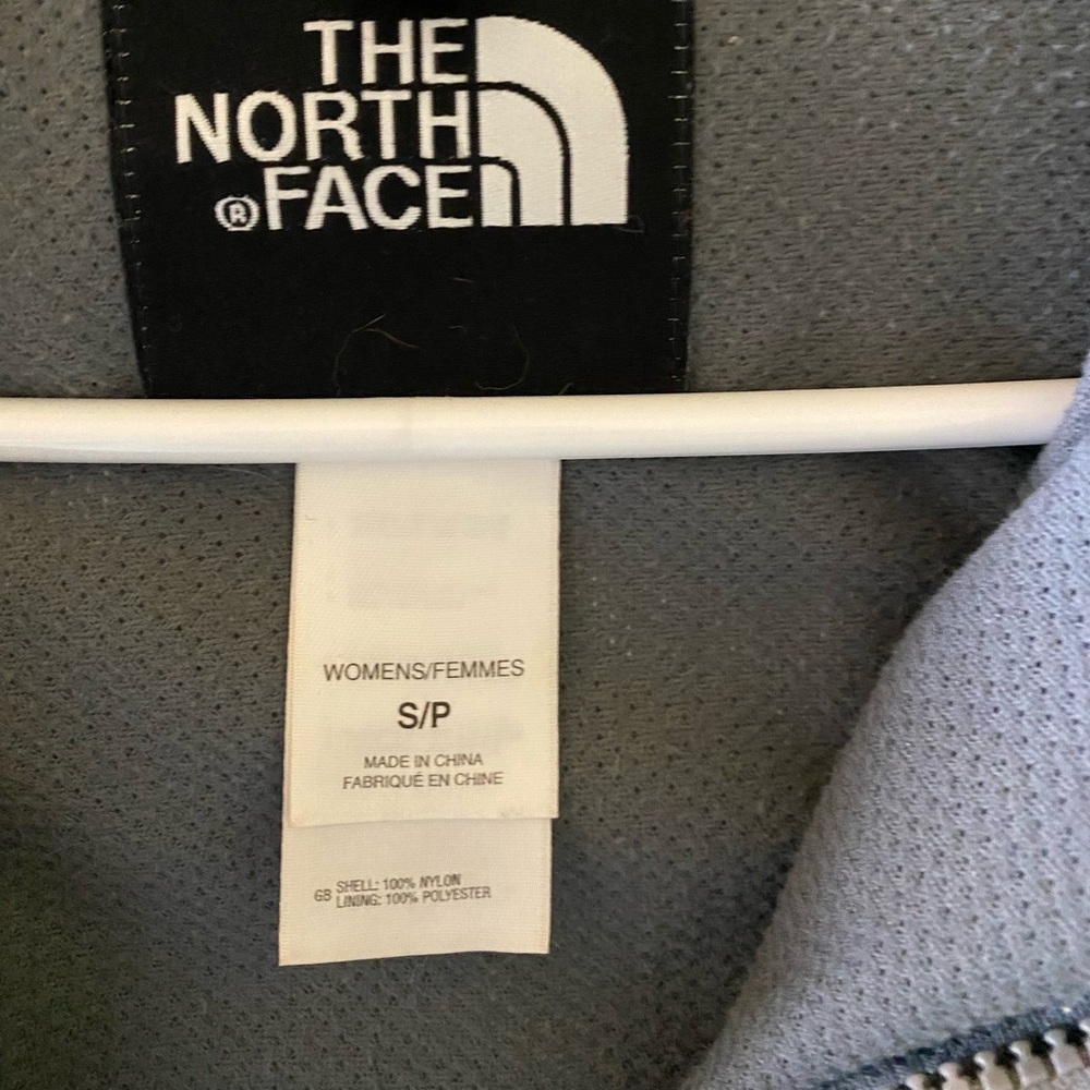Women’s North face jacket - Picture 3 of 3